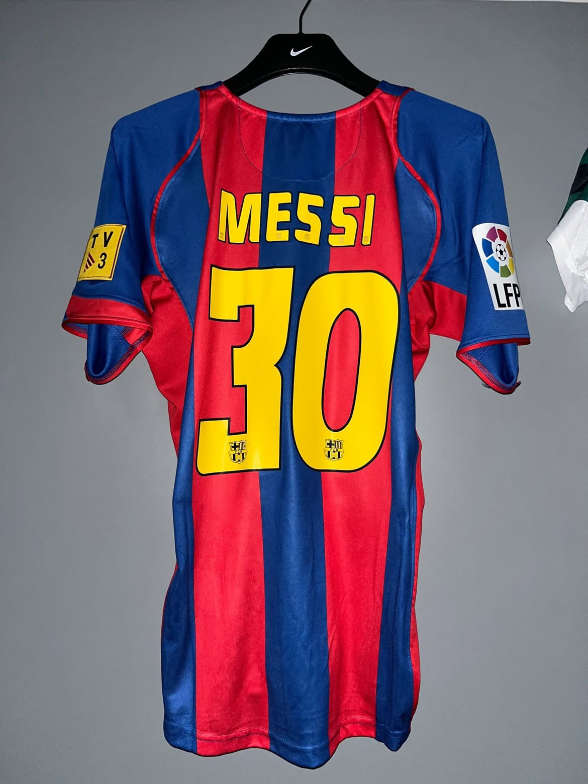 Lionel Messi #30 FC Barcelona Home Jersey 2004/05 – Retro Football Shirt